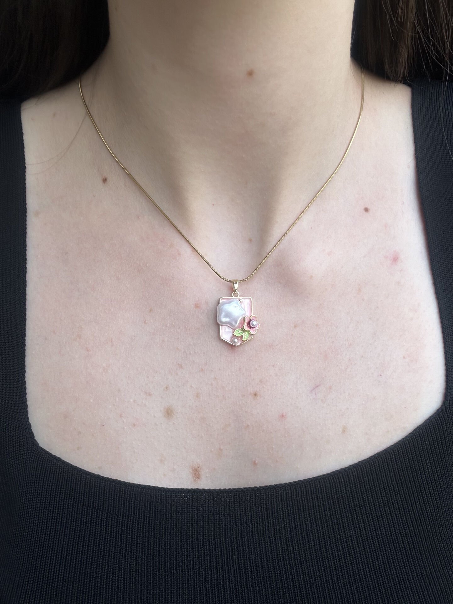 Pembe Detaylı Gold Sanat Kolye