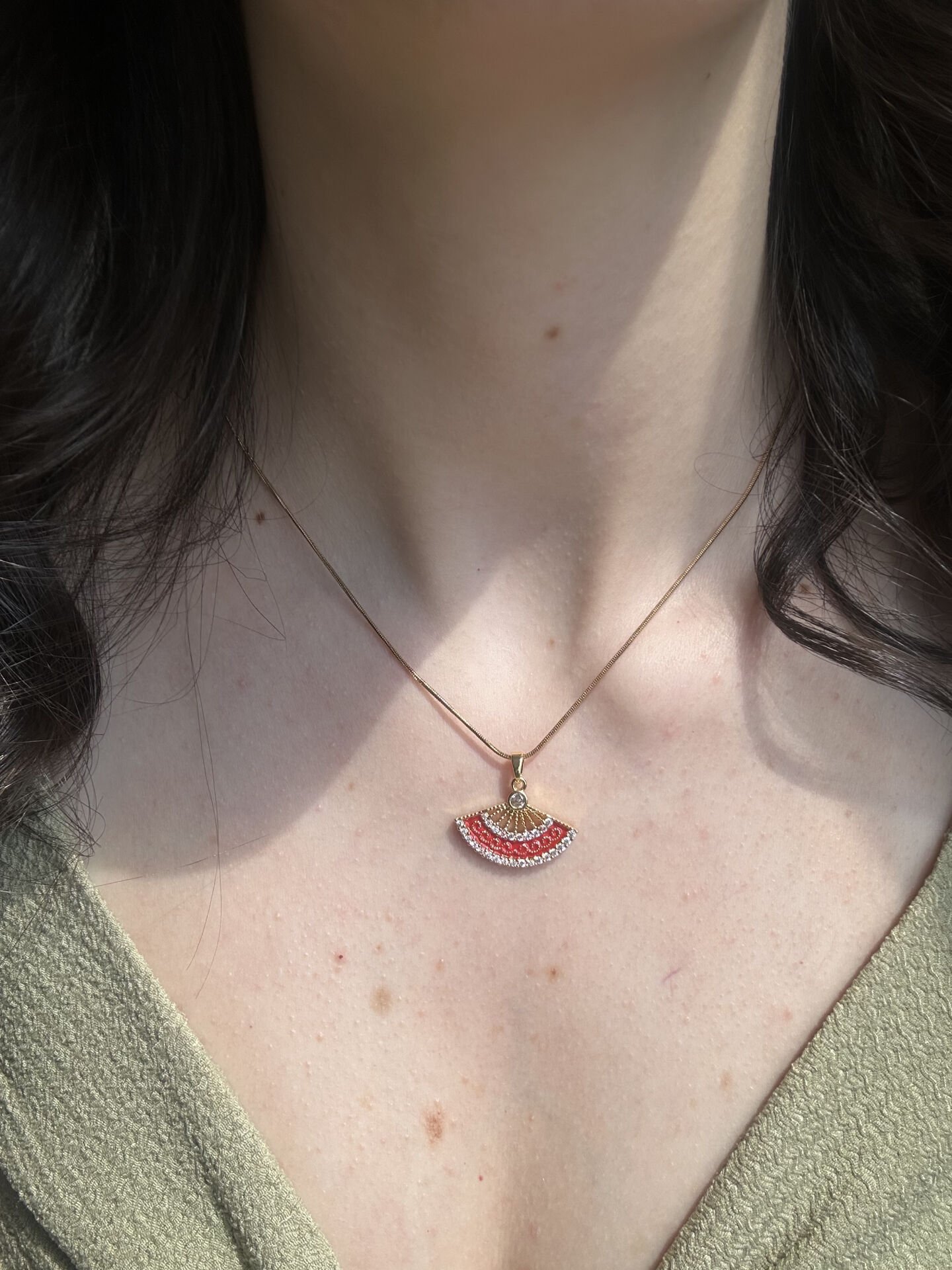 Kırmızı Yelpaze Detaylı Kolye