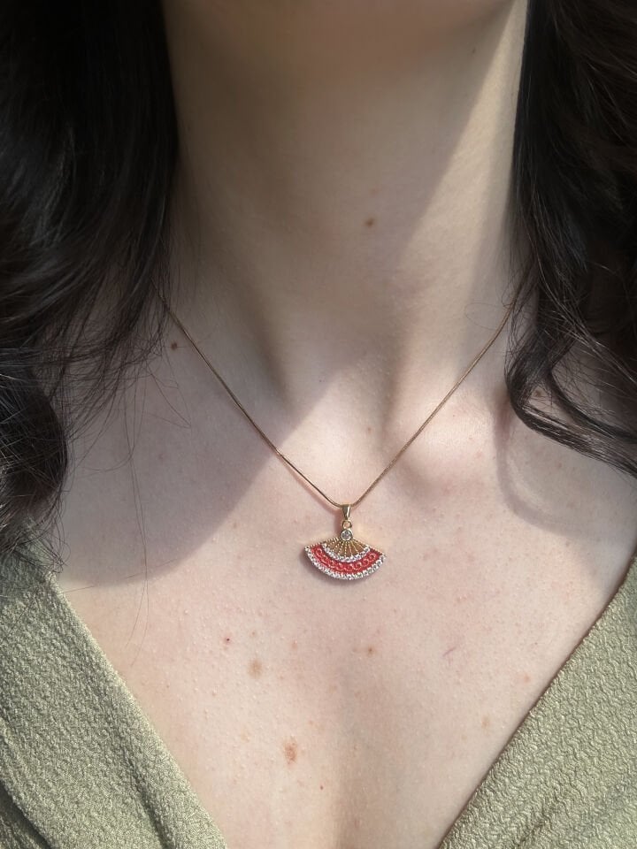 Kırmızı Yelpaze Detaylı Kolye