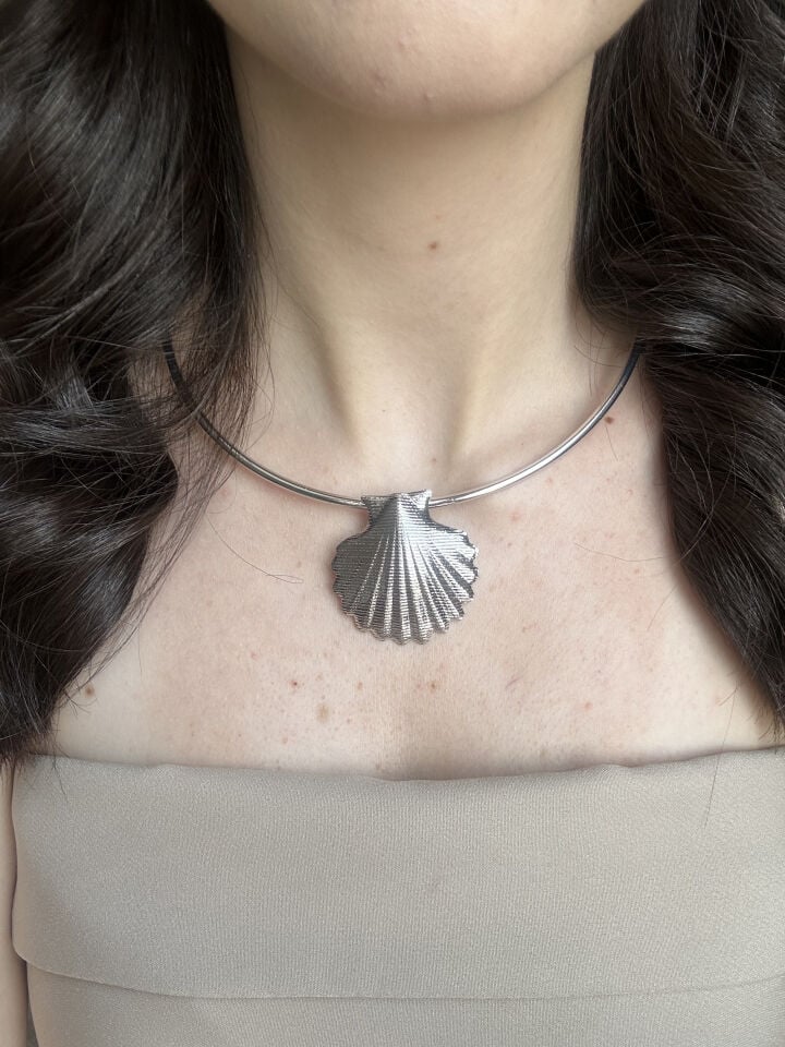 Oyster Detailed Choker Necklace