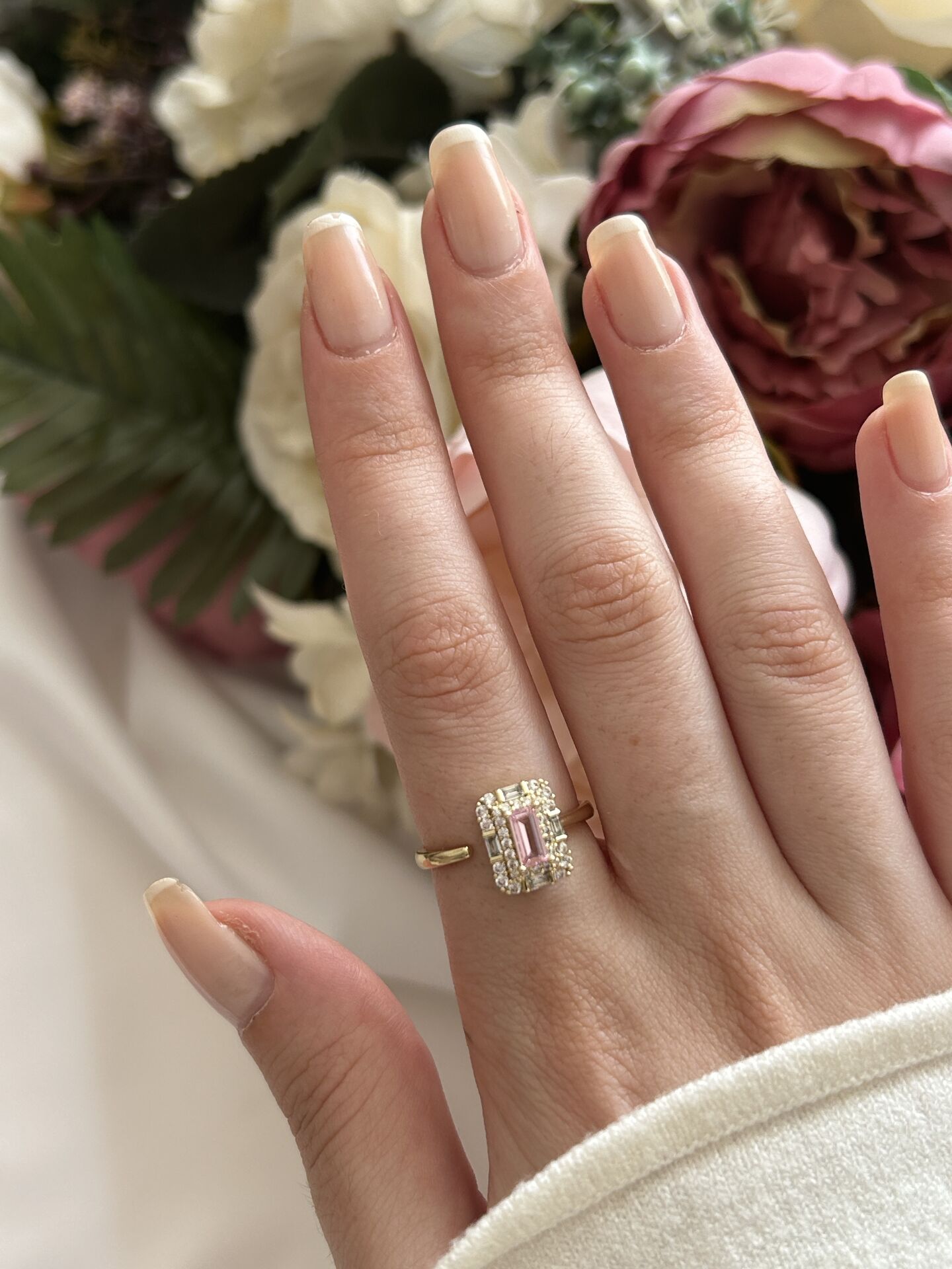 Pembe Baget Taş Yüzük