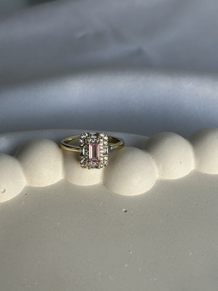 Pembe Baget Taş Yüzük