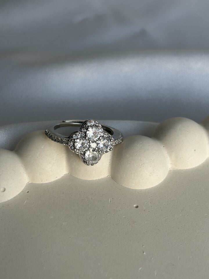 Zirkon Silver Yonca Yüzük