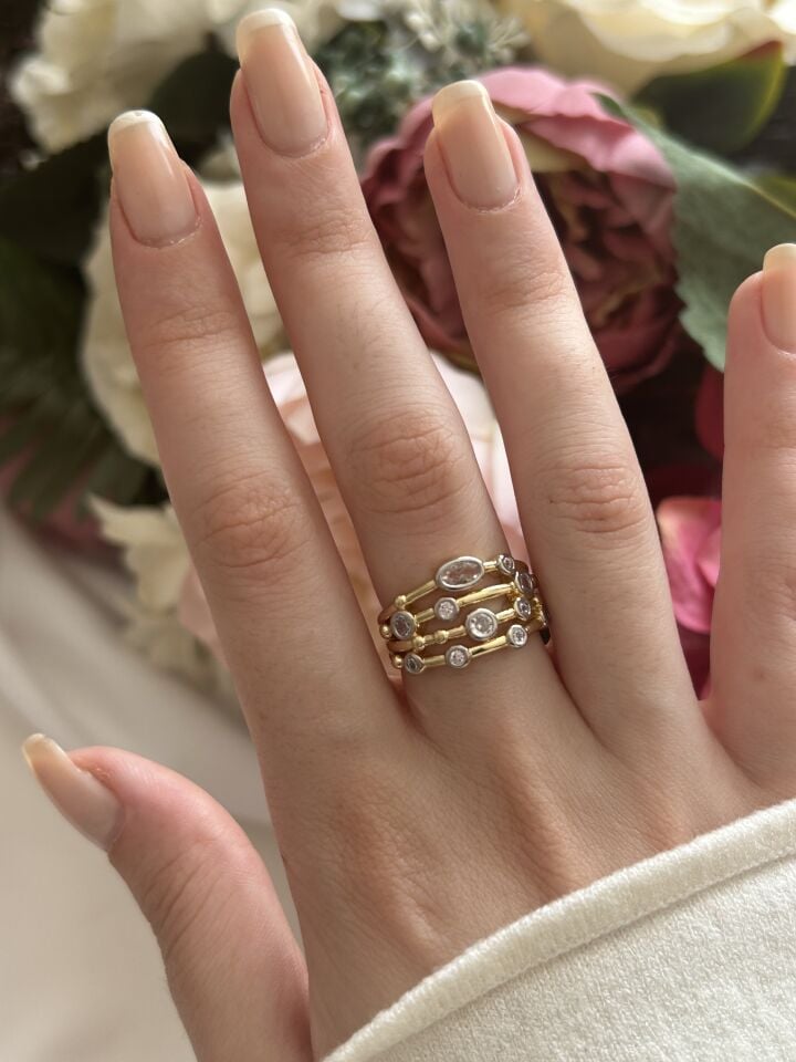 Dört Sıra Zirkon Detay Yüzük