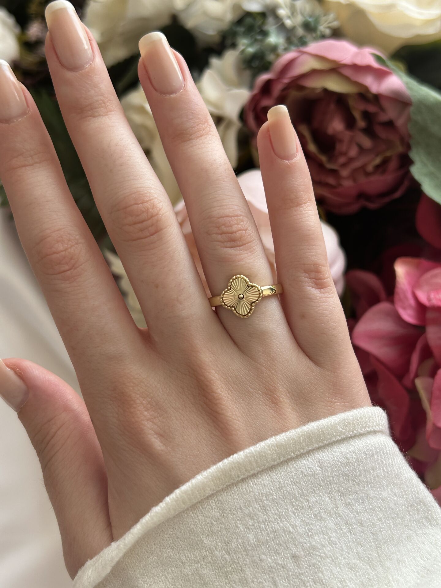 Gold Van Cleef Yüzük