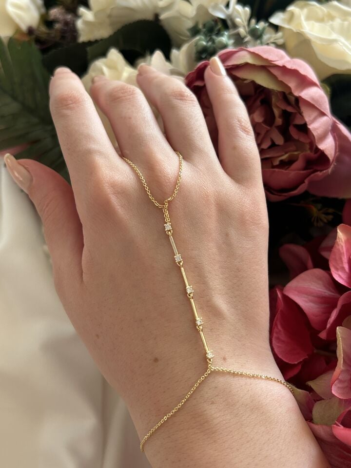 Shahmaran with Stone Detail and Pod