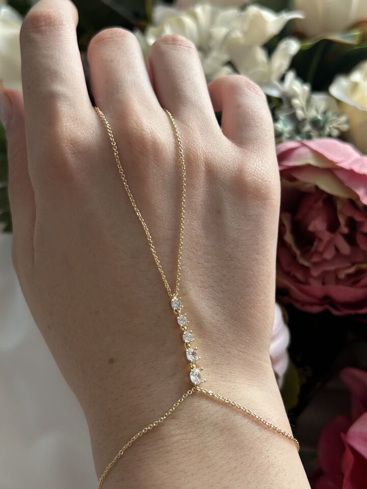 Zircon Stone Detail Shahmaran