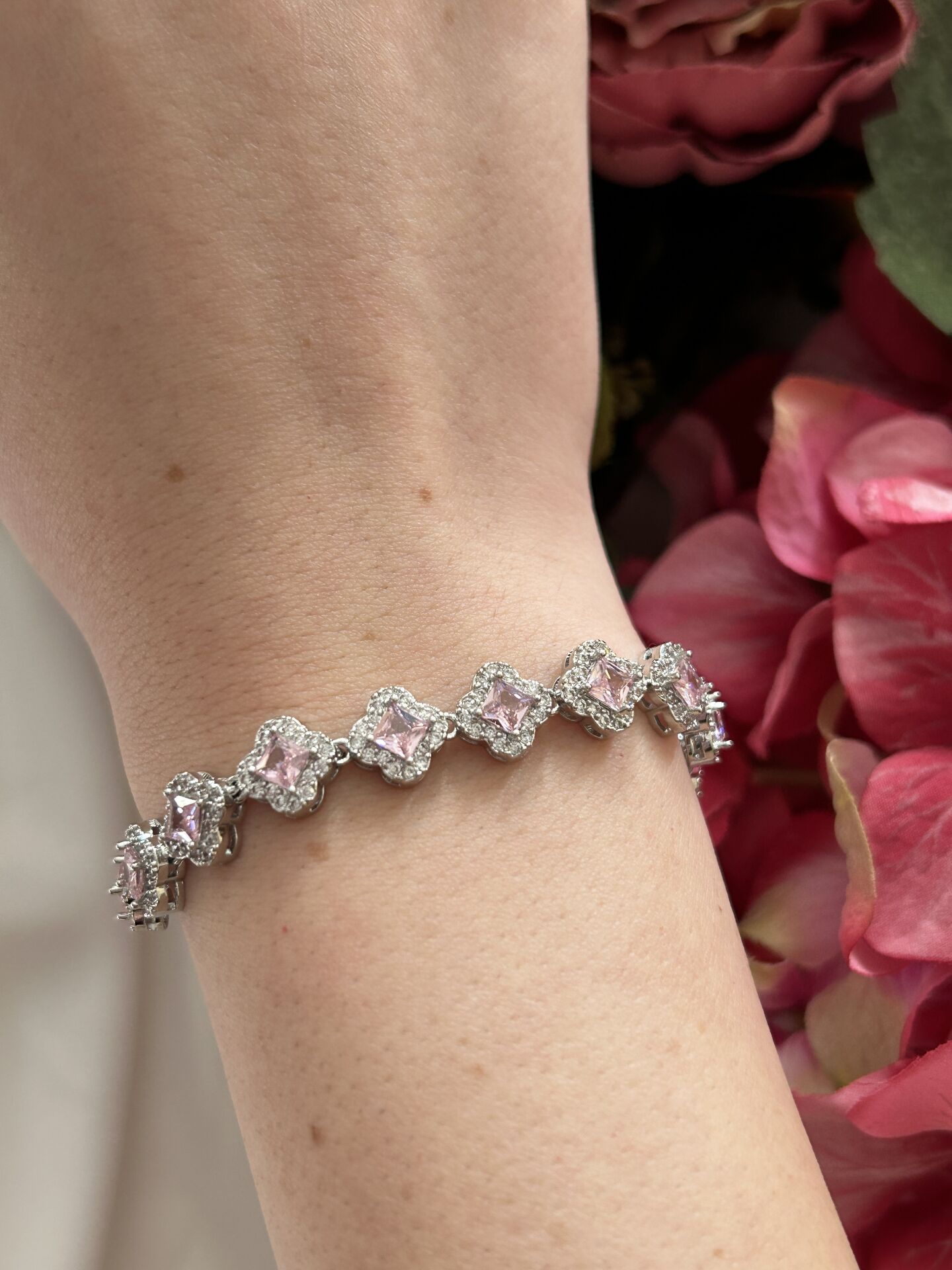 VIP Pembe Yonca Bileklik