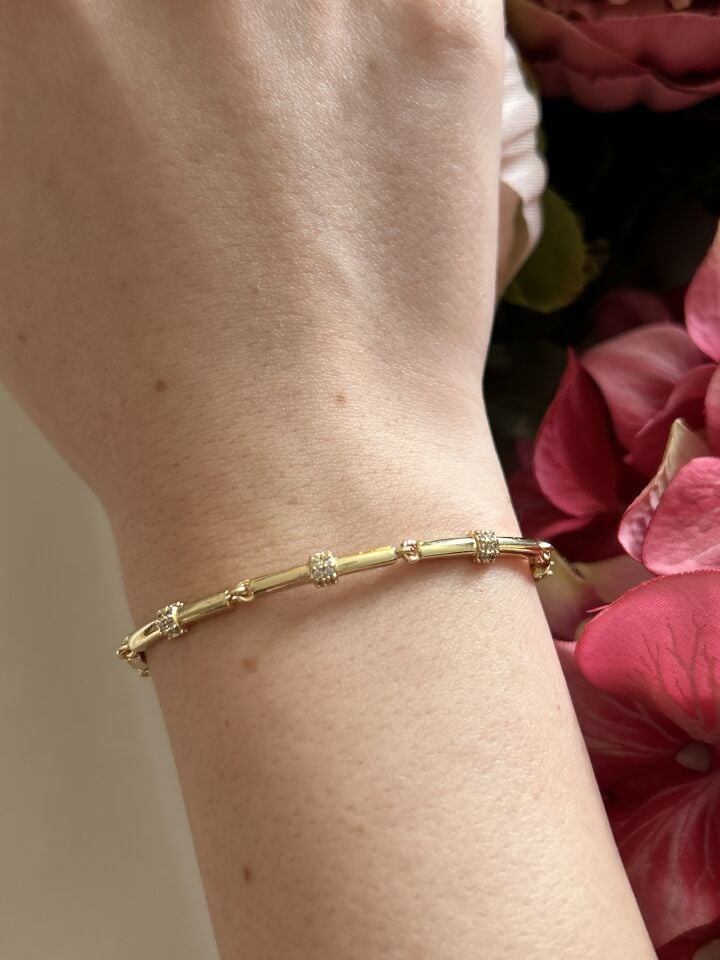 Stone Detail Gold Link Bracelet