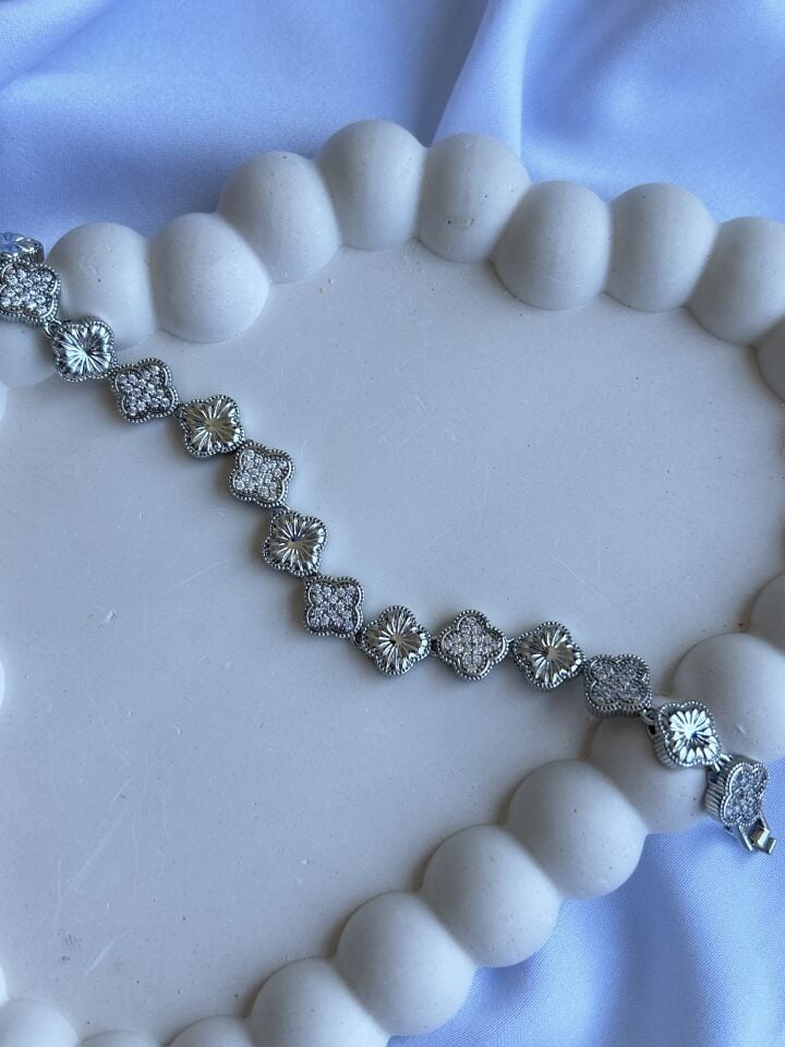 Silver Clover Full Round Bracelet