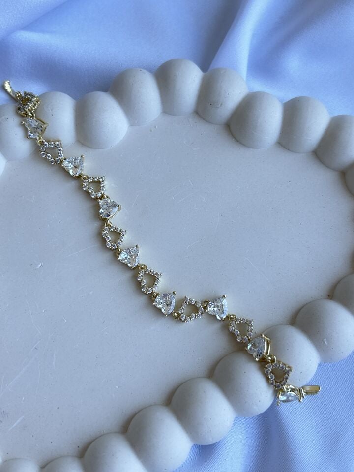 Gold Bracelet with Heart Motif