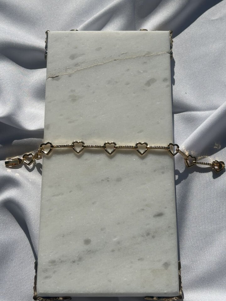 Heart-Shaped Stone Detail Bracelet