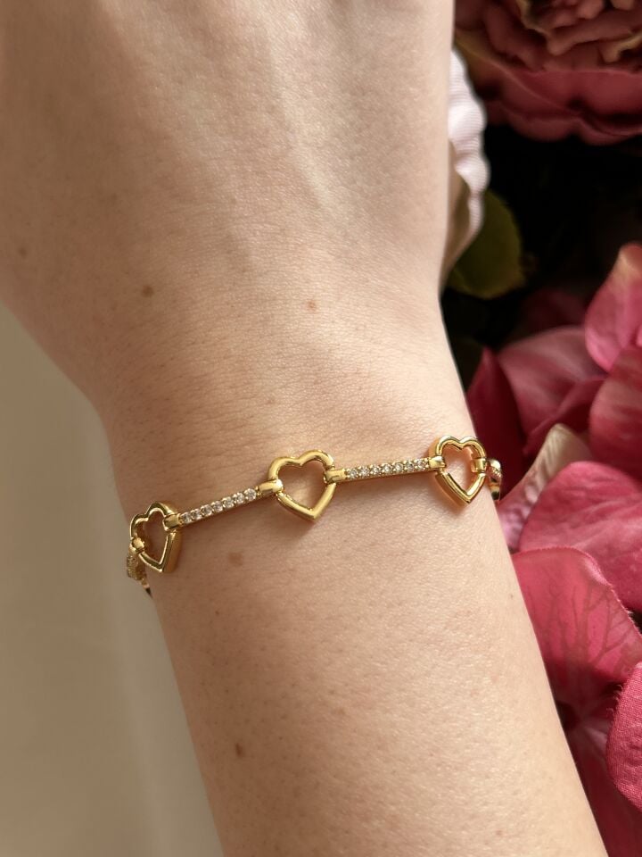 Heart-Shaped Stone Detail Bracelet