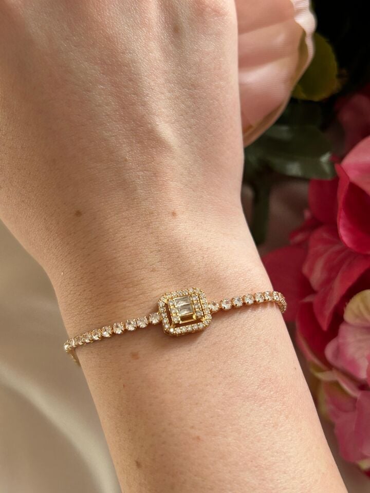Gold Bracelet with Baguette Stone Detail