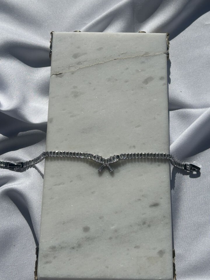 Bow Detail Baguette Waterway