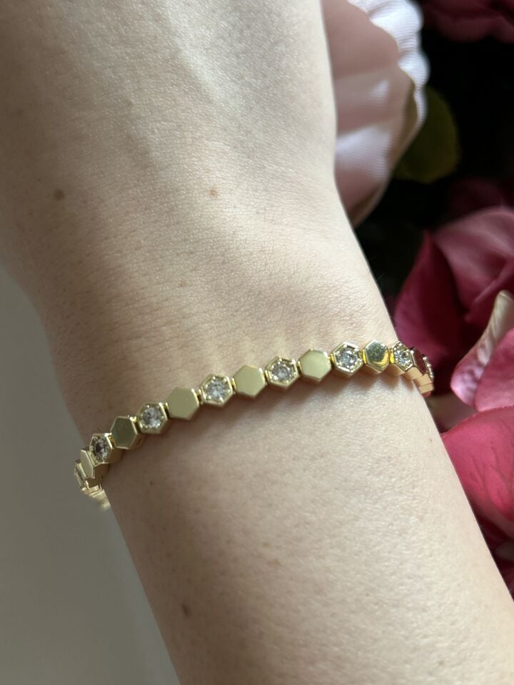 Two-Color Honeycomb Model Bracelet
