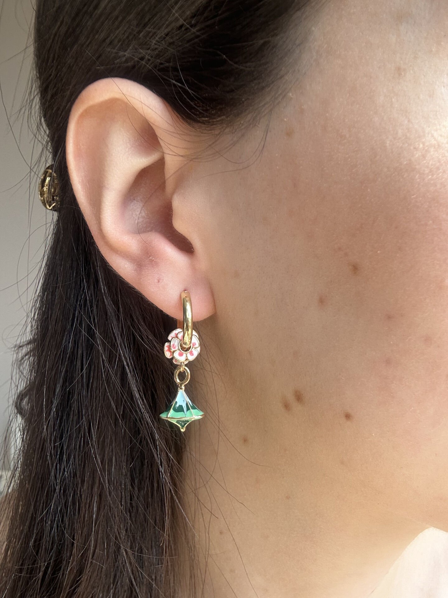 Yeşil Çiçek Charmlı Küpe