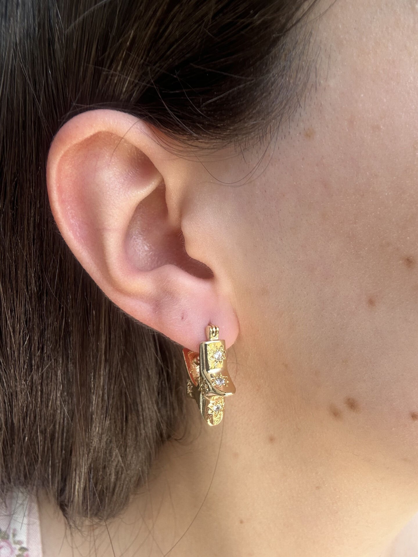 Zarif Taş Detaylı Yıldız Küpe