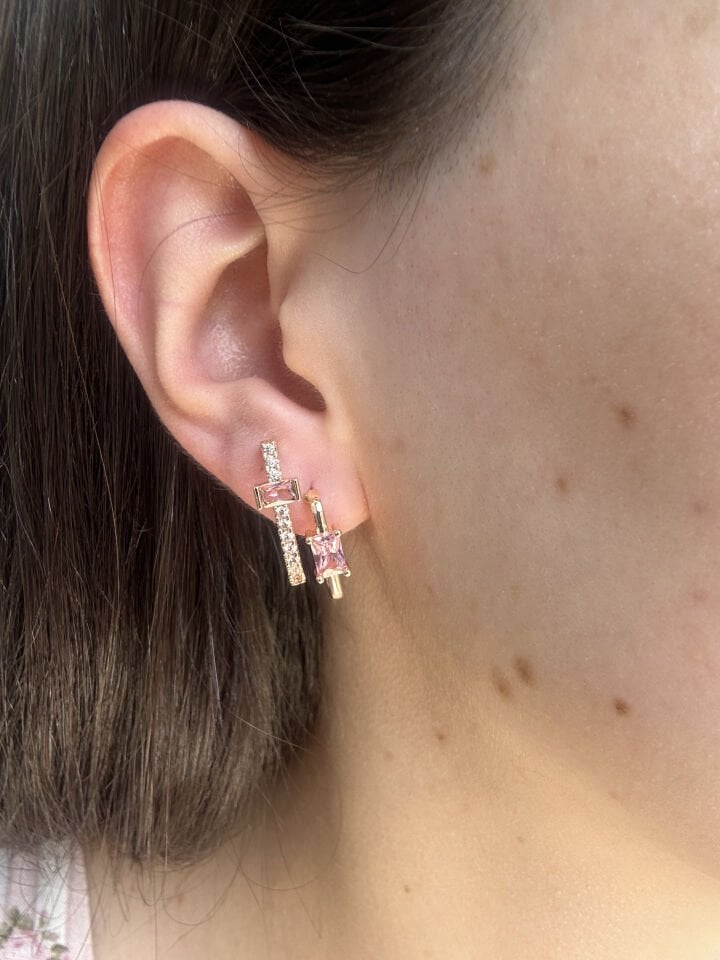 Pembe Zirkon Taş Detaylı Küpe