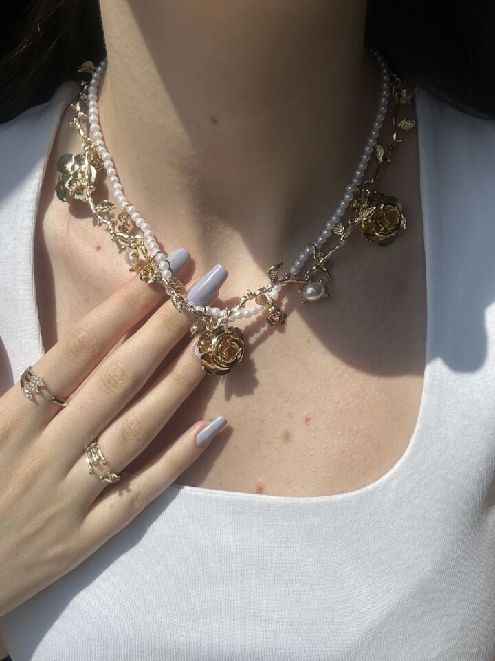 Pearl Rose Detail Necklace
