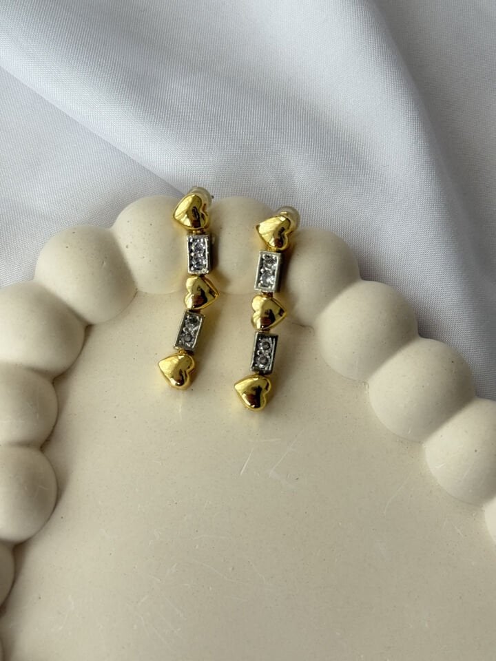 Kalp Desenli Sallantılı Küpe