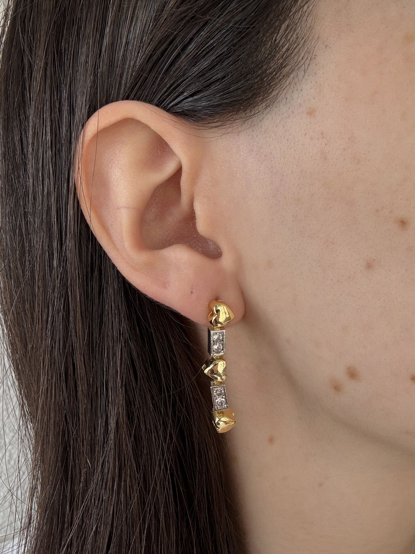 Kalp Desenli Sallantılı Küpe