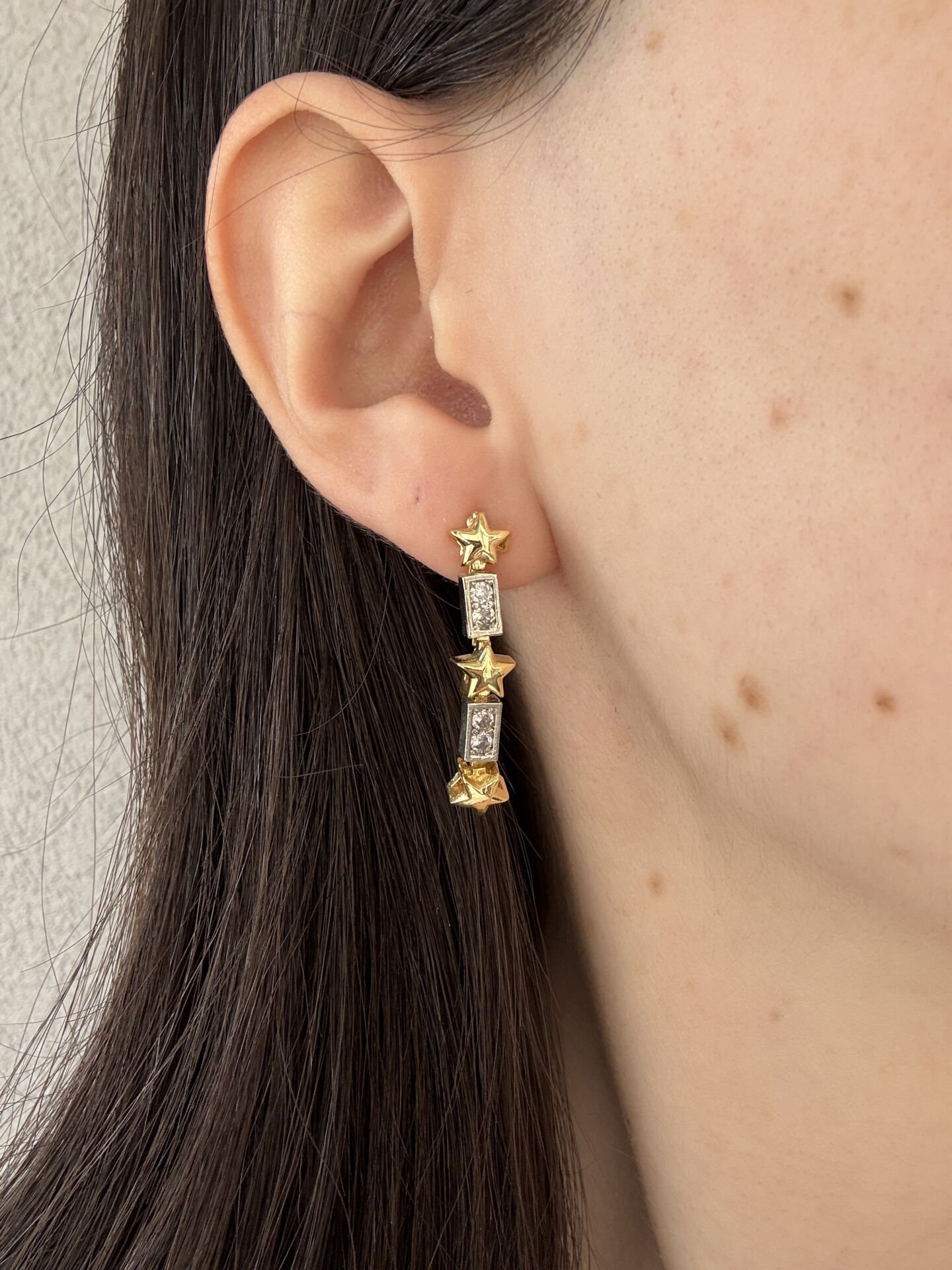 Yıldız Desenli Sallantılı Küpe