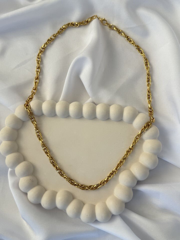 Elegant Embroidered Chain Necklace