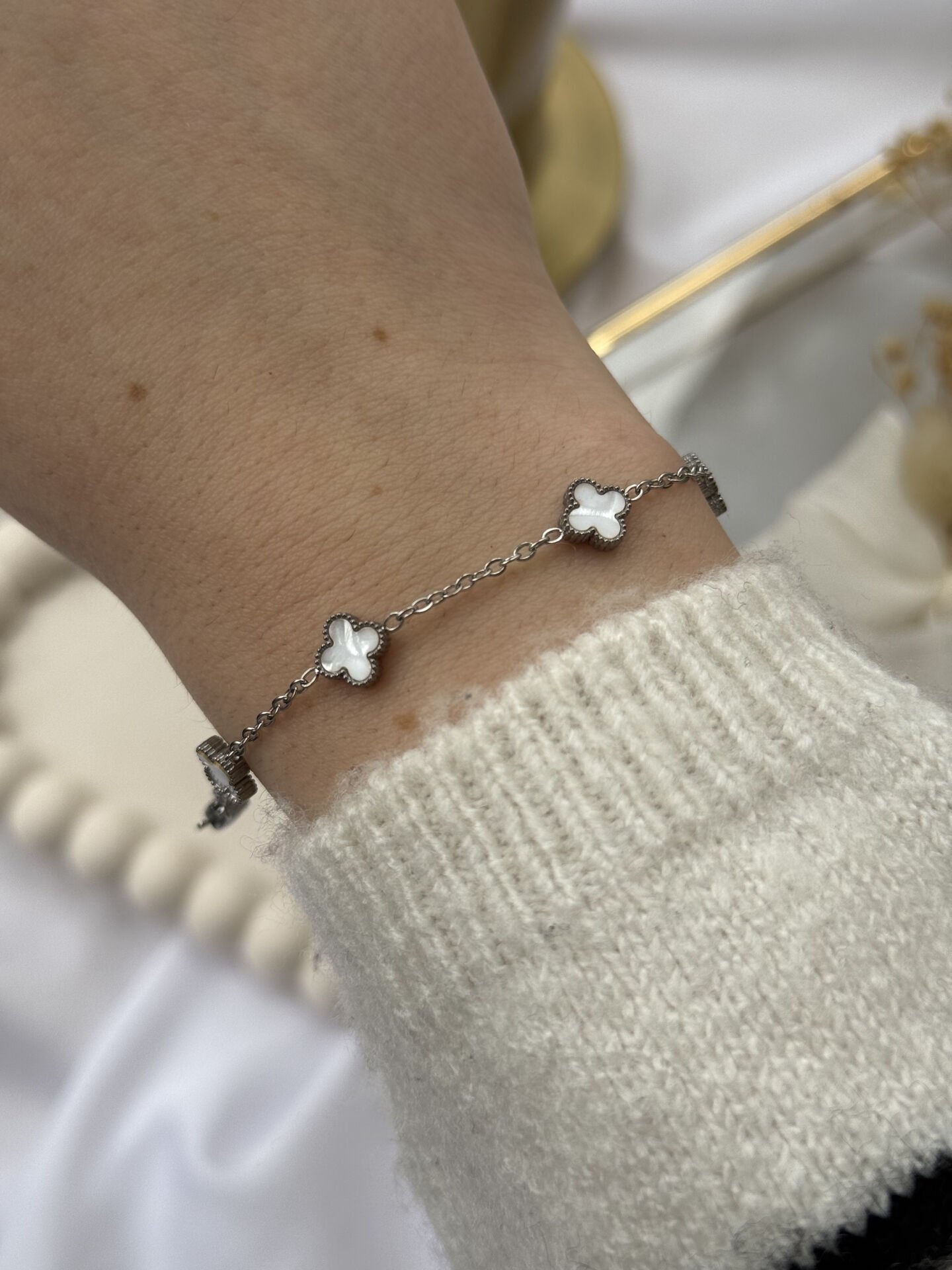 Minik Yonca Detaylı Gümüş Bileklik