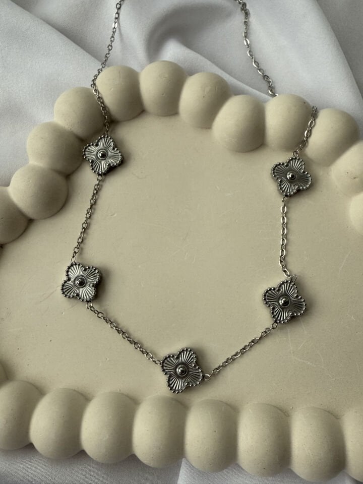 Silver Necklace with Five Clover Details