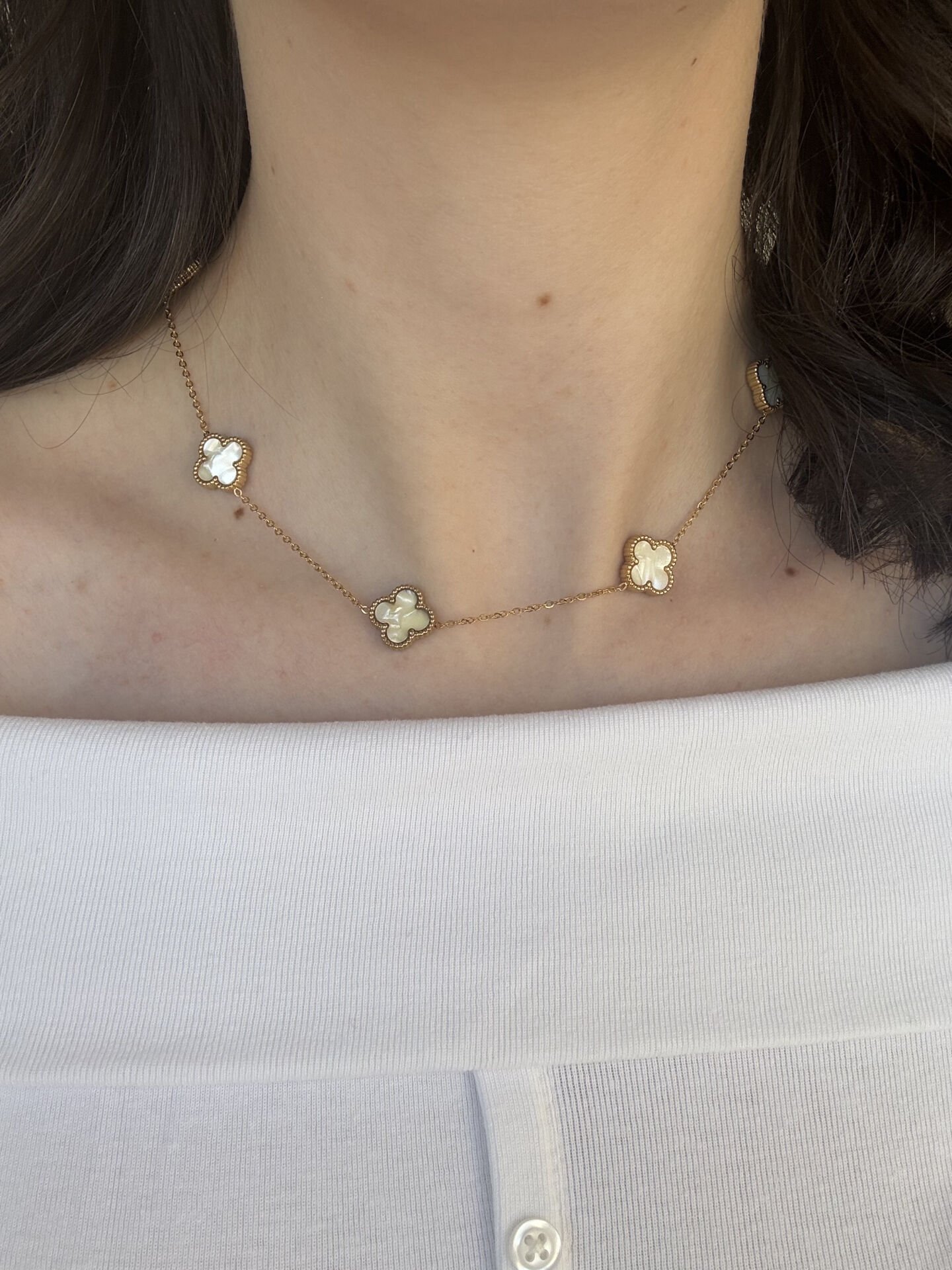 Beyaz Mineli Yonca Kolye